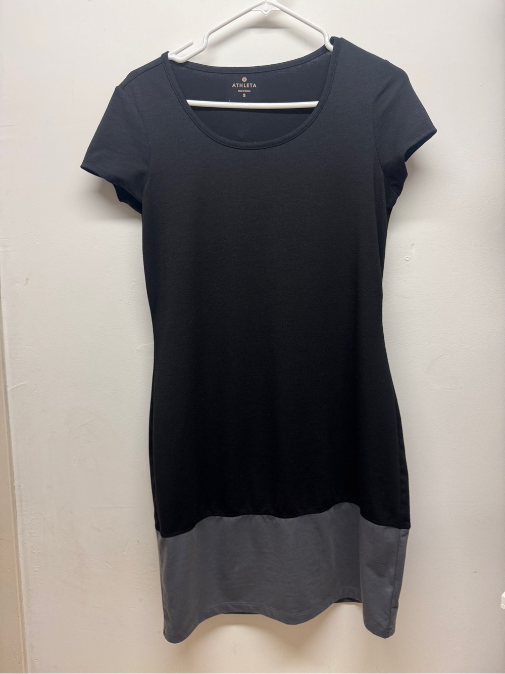 Athleta Black Short Sleeve Scoop Neck Top